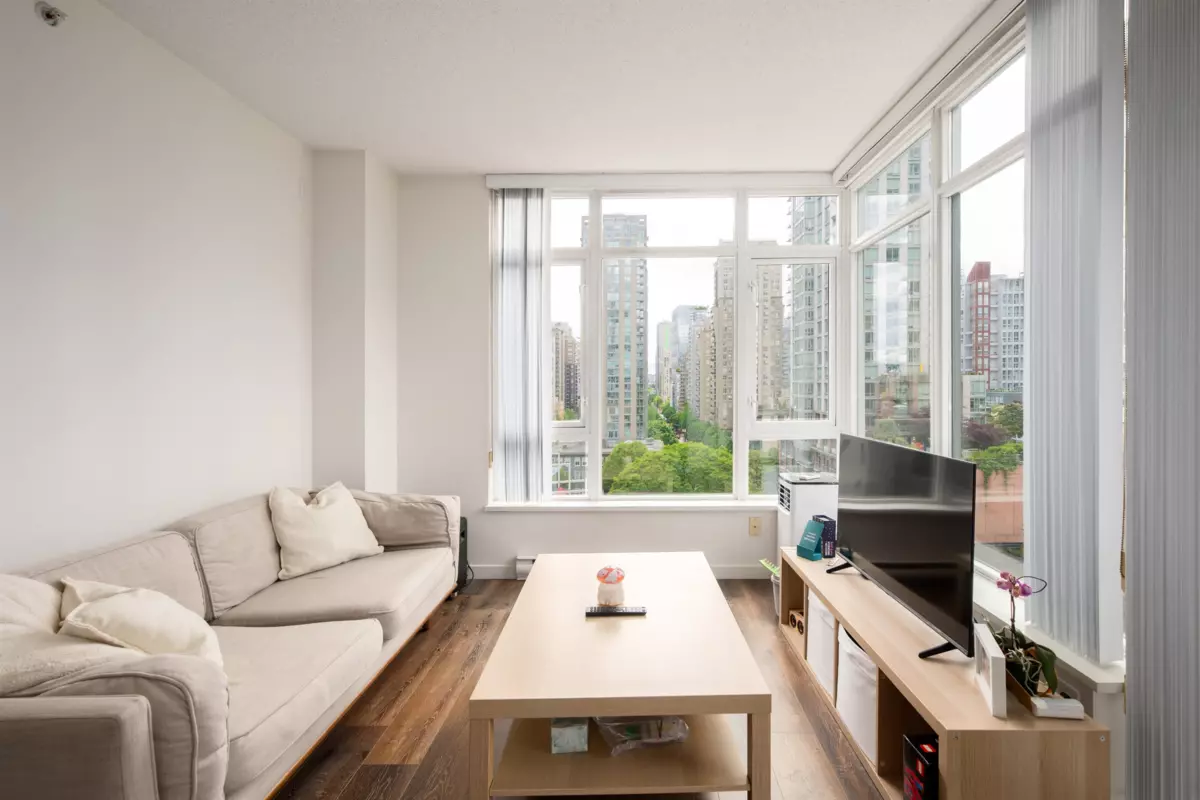 Family Room Photo of 801 480 Robson Street, Vancouver, BC