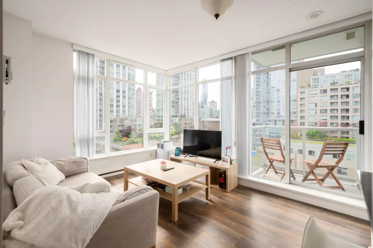Living Room Photo of 801 480 Robson Street, Vancouver, BC