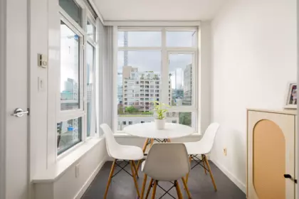 Kitchen Island Photo of 801 480 Robson Street, Vancouver, BC