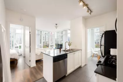 Kitchen Photo of 801 480 Robson Street, Vancouver, BC