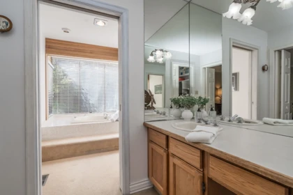 Entry Foyer Photo of 5775 Goldenrod Crescent, Delta, BC