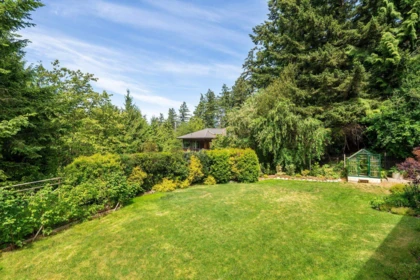 Garden / Landscaping Photo of 822 Captains Way, Bowen Island, BC