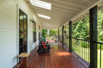 Outdoor Deck Photo of 822 Captains Way, Bowen Island, BC