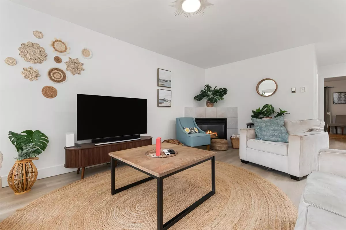 Living Room Photo of 372 Cedar Street, Cultus Lake, BC