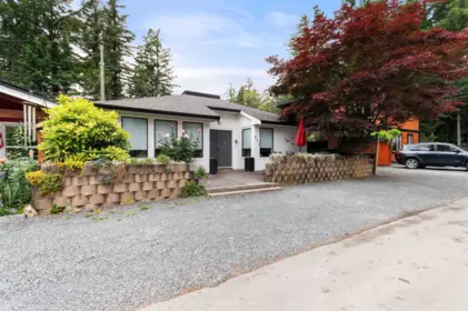 Entry Foyer Photo of 372 Cedar Street, Cultus Lake, BC
