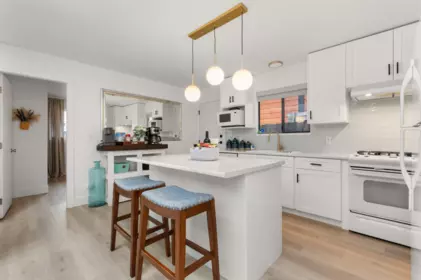 Kitchen Photo of 372 Cedar Street, Cultus Lake, BC