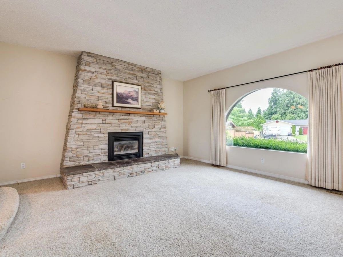 Family Room Photo of 8064 Ivy Court, Mission, BC