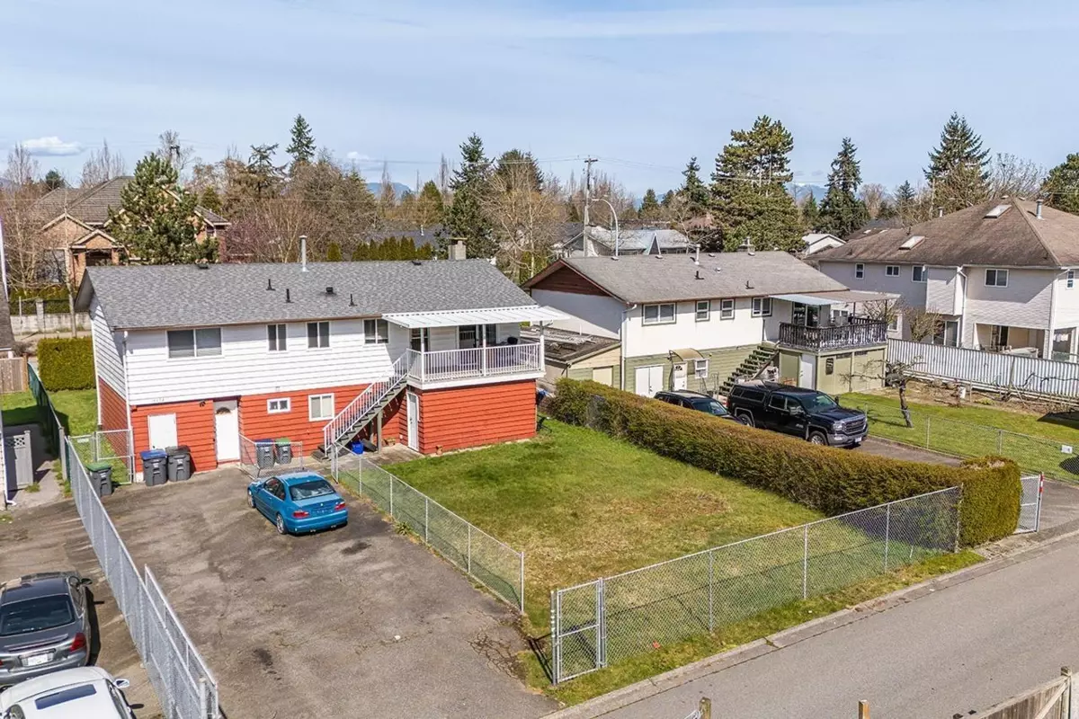 Family Room Photo of 14058 72 Avenue, Surrey, BC