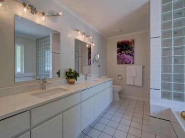 Entry Foyer Photo of 803 Oceanmount Boulevard, Gibsons, BC