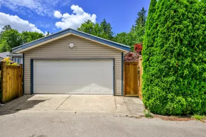 Hot Tub / Spa Photo of 10378 Jackson Road, Maple Ridge, BC