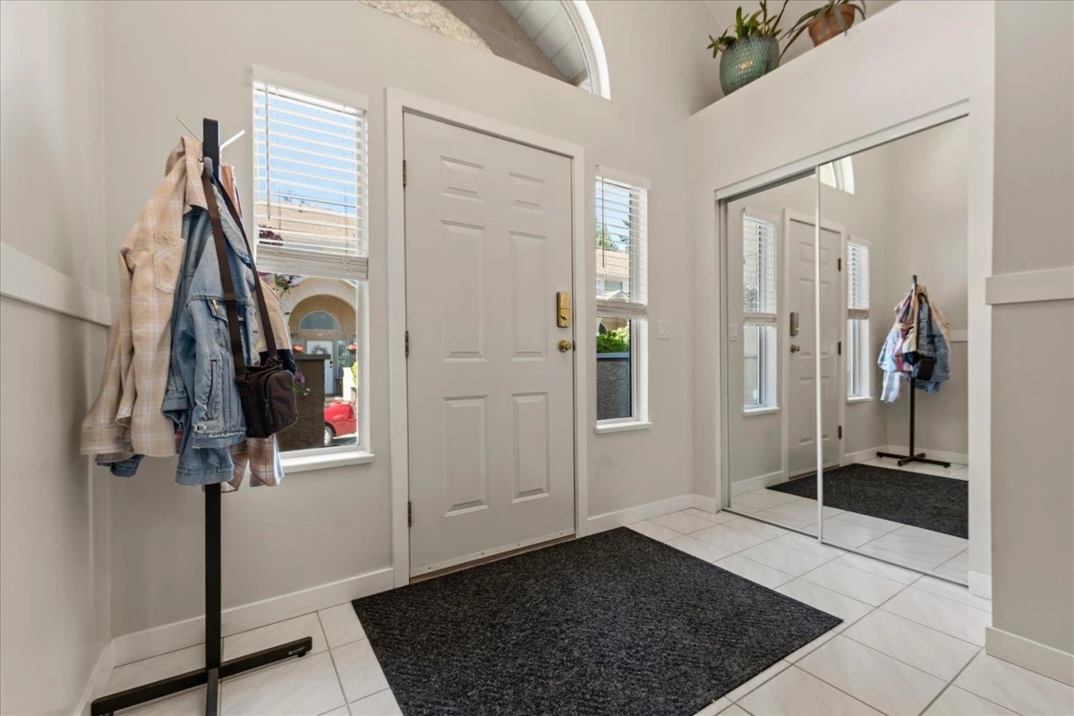 Family Room Photo of 51 32339 7 Avenue, Mission, BC