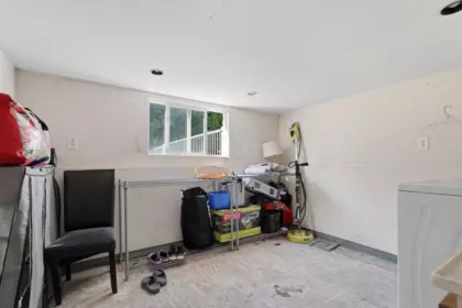 Entry Foyer Photo of 8581 152 Street, Surrey, BC