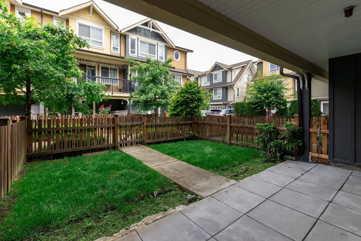 Living Room Photo of 29 430 Duncan Street, New Westminster, BC