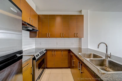 Walk-In Closet Photo of 805 4250 Dawson Street, Burnaby, BC