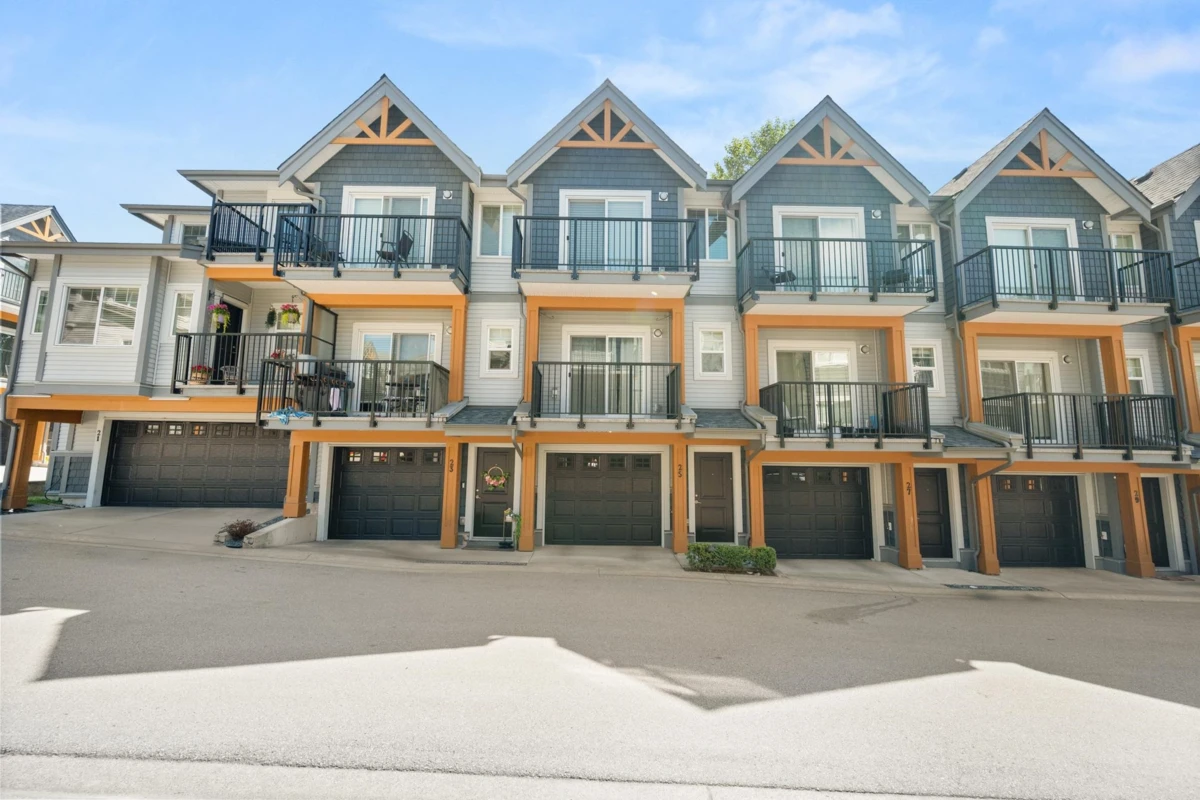 Living Room Photo of 25 22810 113 Avenue, Maple Ridge, BC