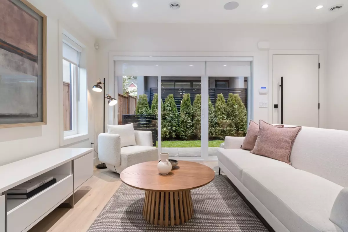 Family Room Photo of 2 2539 Grant Street, Vancouver, BC