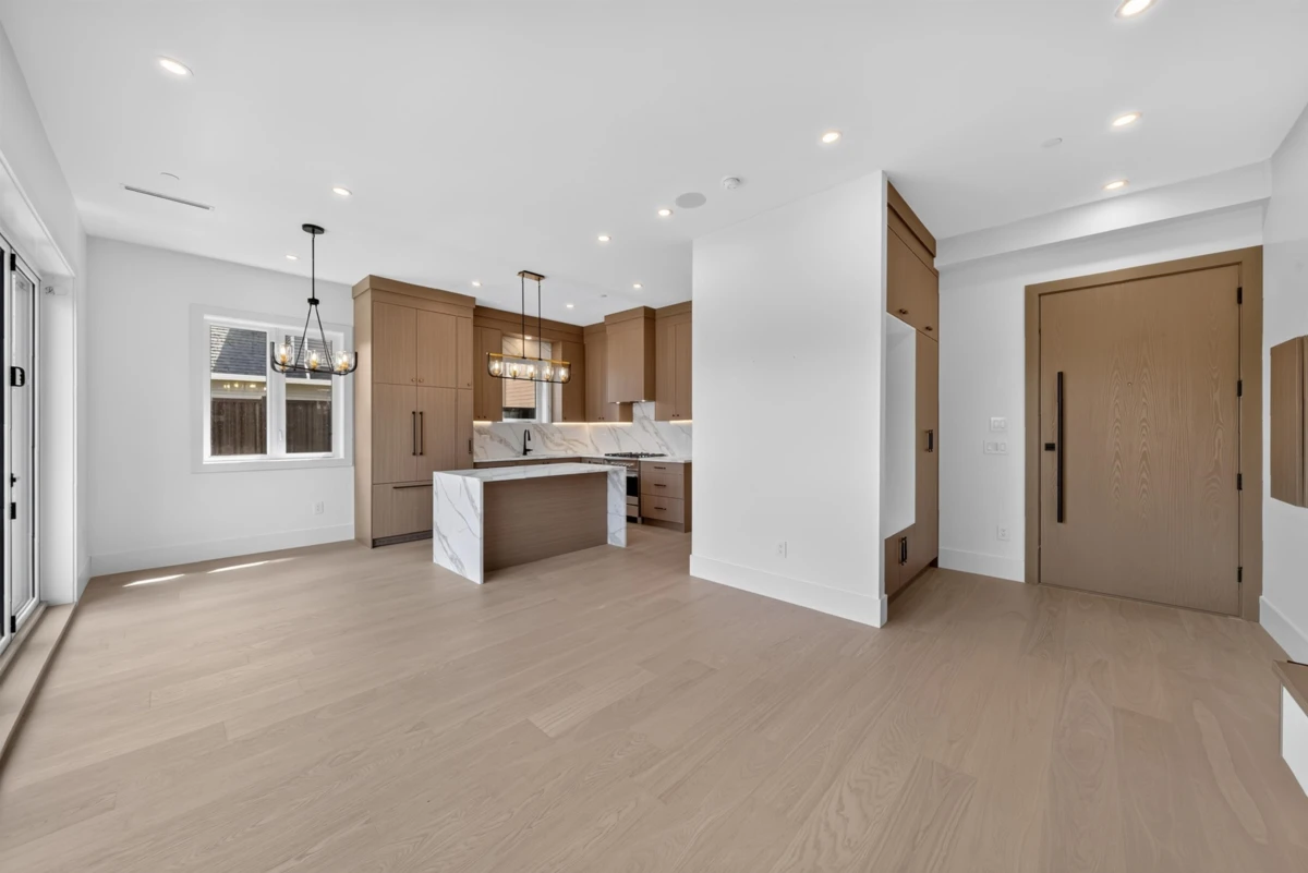 Family Room Photo of 2 847 E 10th Avenue, Vancouver, BC