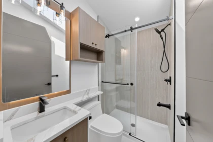 Guest Bathroom Photo of 2 847 E 10th Avenue, Vancouver, BC