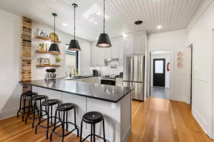 Kitchen Island Photo of 34850 Clayburn Road, Abbotsford, BC