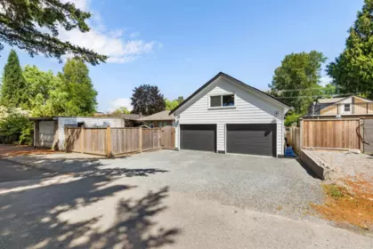 Mudroom Photo of 34850 Clayburn Road, Abbotsford, BC
