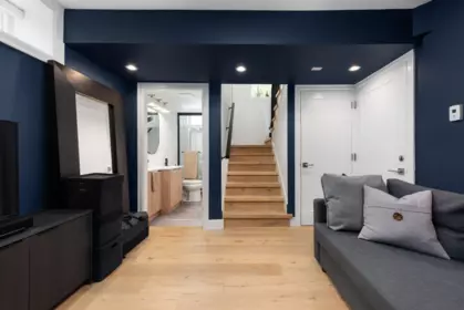 Hallway Photo of 5059 Sherbrooke Street, Vancouver, BC