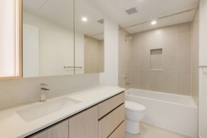 Kitchen Island Photo of 3211 13573 98a Avenue, Surrey, BC