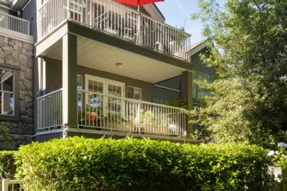 Entry Foyer Photo of 208 655 W 13th Avenue, Vancouver, BC