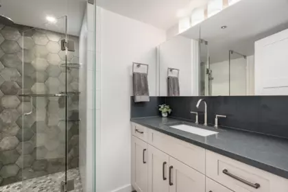 Laundry Room Photo of 208 655 W 13th Avenue, Vancouver, BC