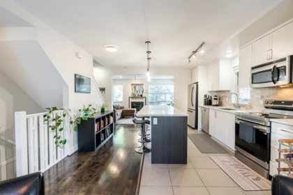 Kitchen Island Photo of 1 6671 121 Street, Surrey, BC