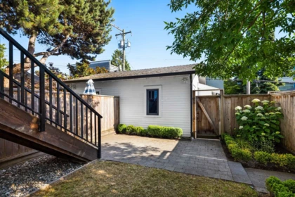 Front Yard Photo of 2518 W 3rd Avenue, Vancouver, BC