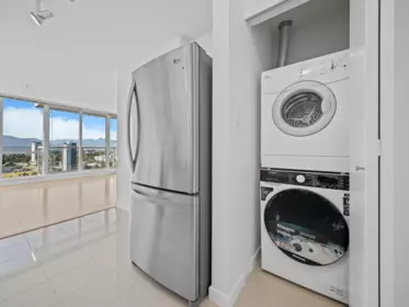 Kitchen Island Photo of 3305 13688 100 Avenue, Surrey, BC