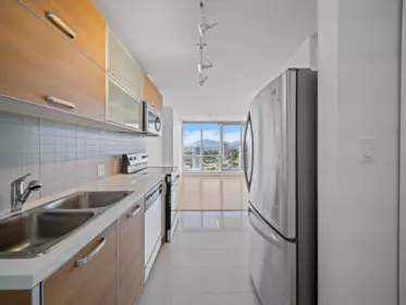 Kitchen Photo of 3305 13688 100 Avenue, Surrey, BC