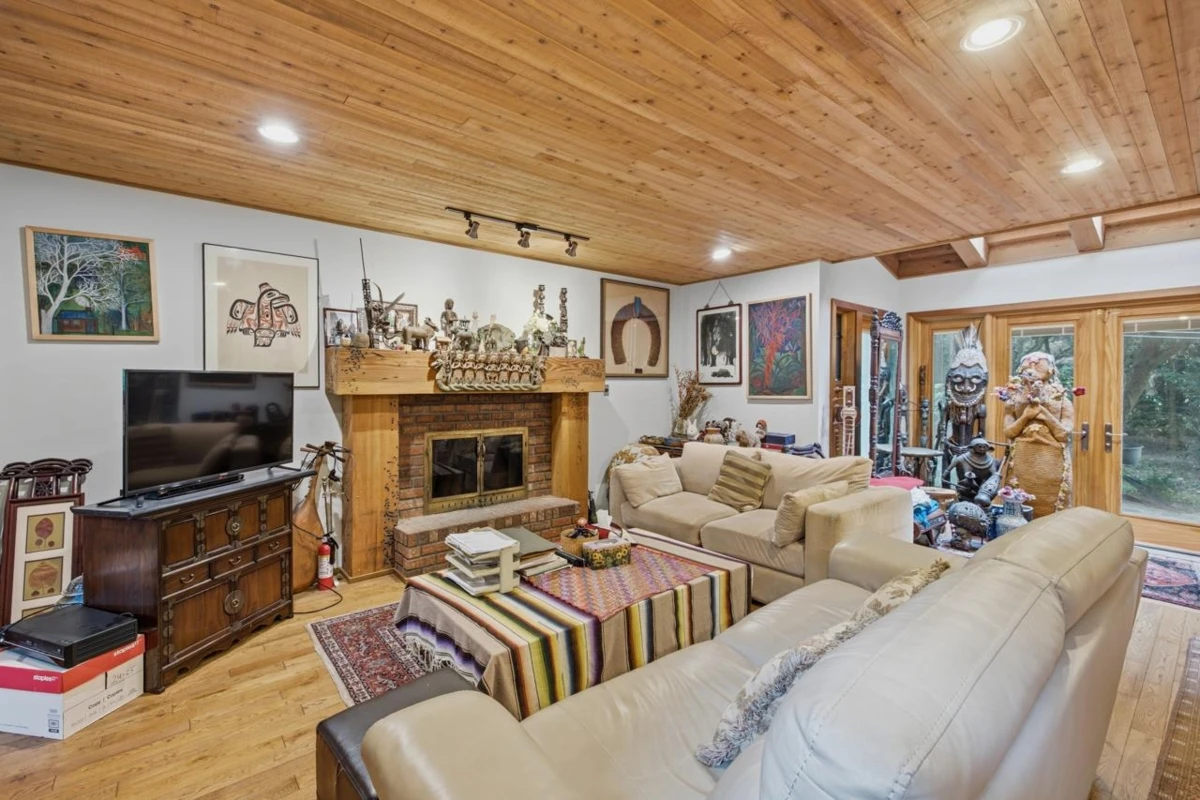 Living Room Photo of 13965 Harris Road, Pitt Meadows, BC