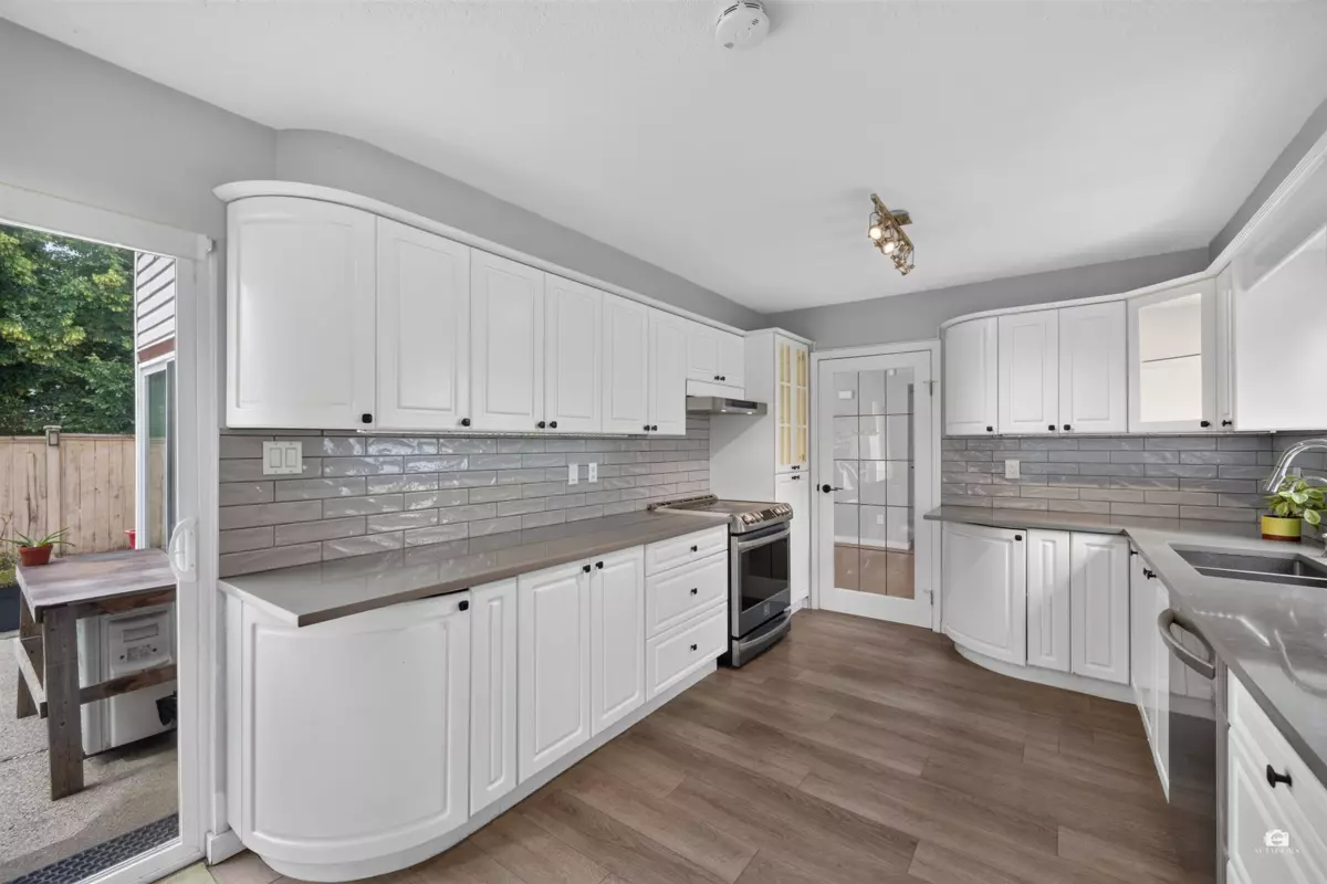 Family Room Photo of 2550 Raven Court, Coquitlam, BC