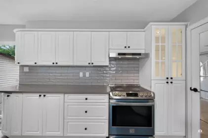 Kitchen Island Photo of 2550 Raven Court, Coquitlam, BC