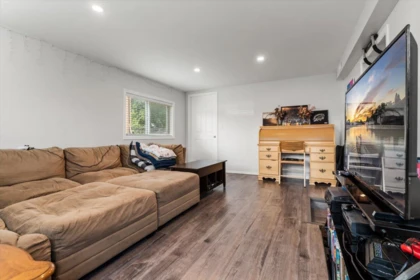 Hallway Photo of 9123 Armitage Street, Chilliwack, BC