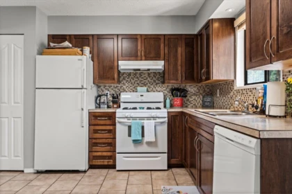 Kitchen Island Photo of 9123 Armitage Street, Chilliwack, BC