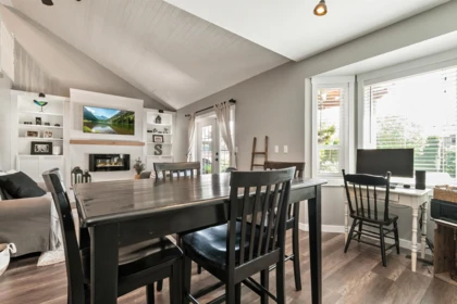 Breakfast Nook Photo of 45900 Britton Avenue, Chilliwack, BC