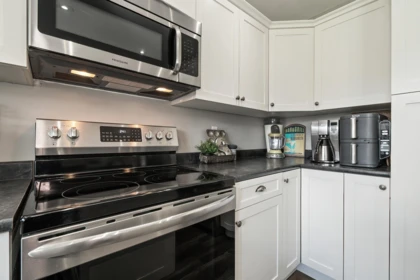 Kitchen Island Photo of 45900 Britton Avenue, Chilliwack, BC