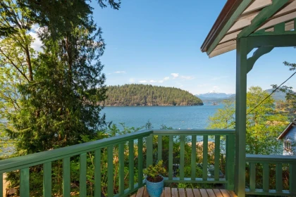 Breakfast Nook Photo of 1587 Mount Gardner Road, Bowen Island, BC