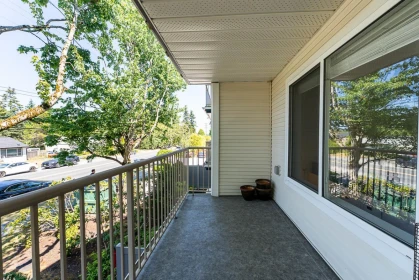 Front Yard Photo of 204 15298 20 Avenue, Surrey, BC