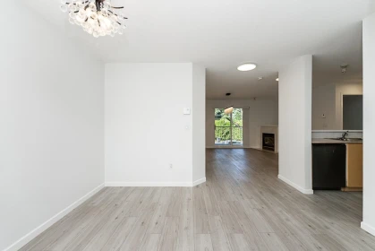 Primary Bathroom Photo of 204 15298 20 Avenue, Surrey, BC