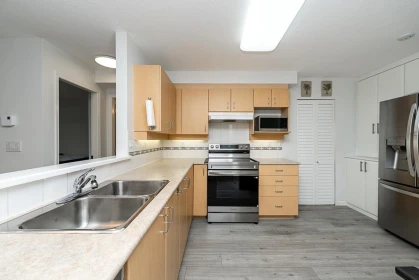 Walk-In Closet Photo of 204 15298 20 Avenue, Surrey, BC