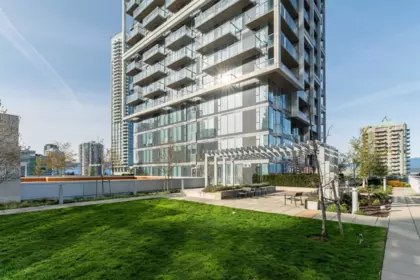 Swimming Pool Photo of 4607 6000 Mckay Avenue, Burnaby, BC