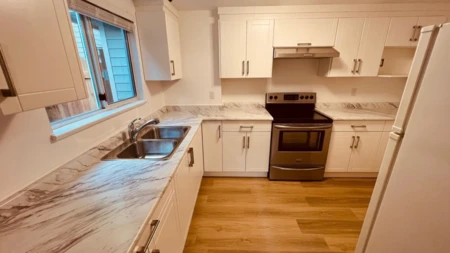 Kitchen Island Photo of 14052 66 Avenue, Surrey, BC