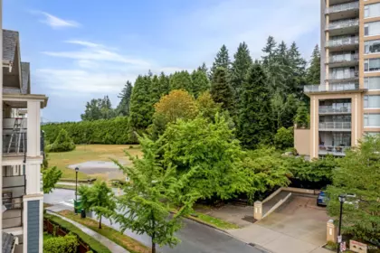 Entry Foyer Photo of 401 275 Ross Drive, New Westminster, BC