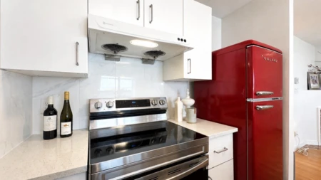 Kitchen Photo of 103 985 W 10th Avenue, Vancouver, BC