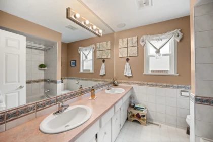 Entry Foyer Photo of 20218 42a Avenue, Langley, BC