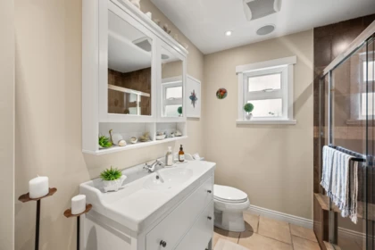 Powder Room Photo of 20218 42a Avenue, Langley, BC