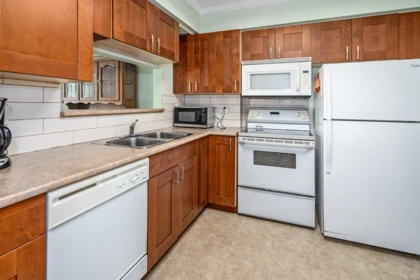 206 1180 Pinetree Way, Coquitlam, BC, Coquitlam — Apartment/Condo for sale